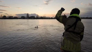 Duikoefening brandweer Zaanstreek-Waterland